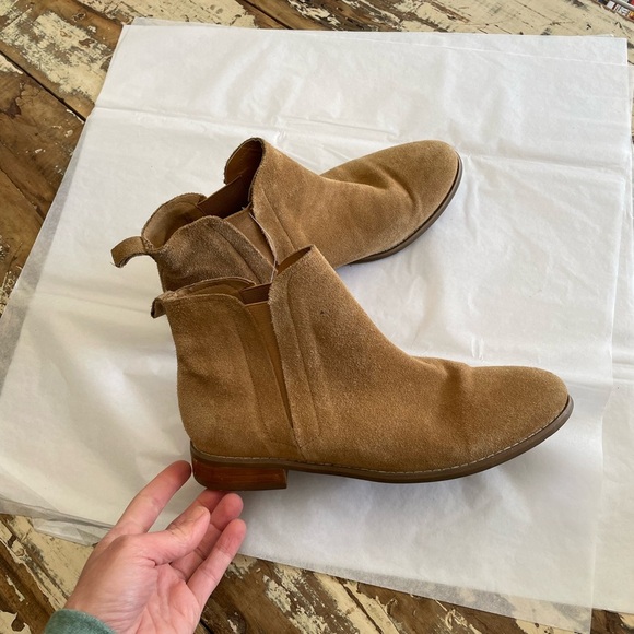 Urban Outfitters Tan Ankle Booties with Suede Finish - Picture 3 of 7
